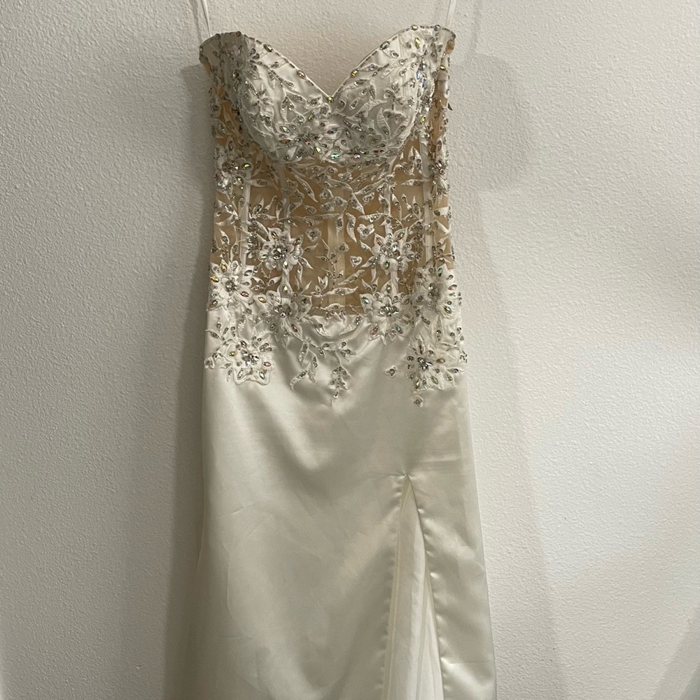 JAW DROPPING Elegant Cream Strapless Gown with Embellishments